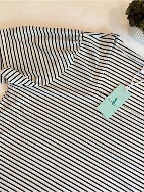 WIHOLL Black & White Striped Tee